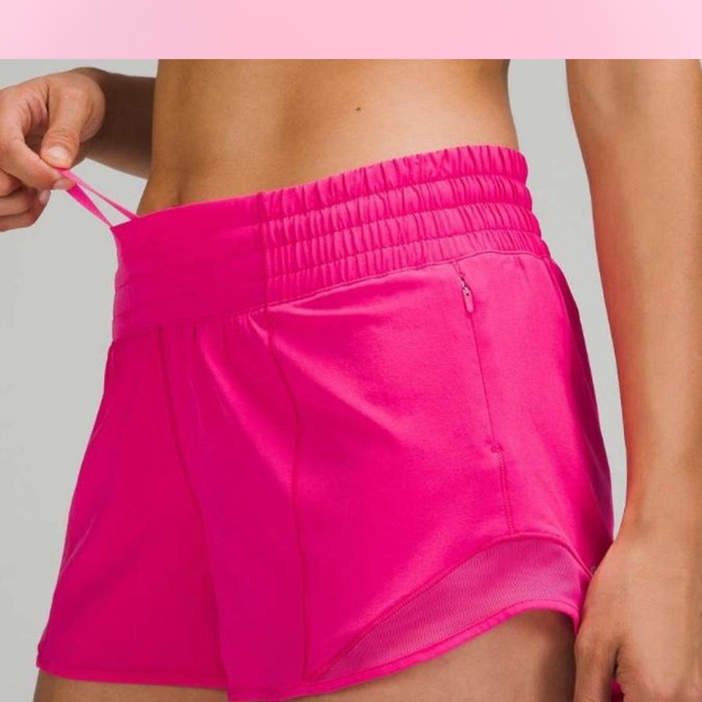Lululemon Hotty Hot
High-Rise Short 2.5" - Picture 4 of 4